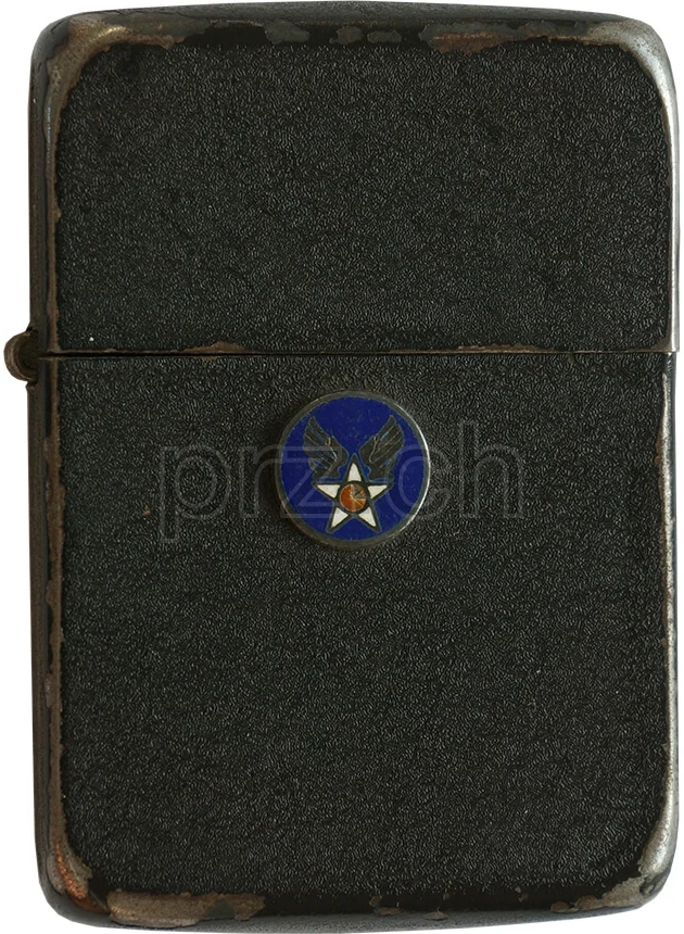 Black Crackle – U.S. Army Air Forces Insignia, Ansicht 1 Black Crackle – U.S. Army Air Forces Insignia, Modell three barrel hinge, round bottom, Jahr 1943 - 45, Ansicht 1