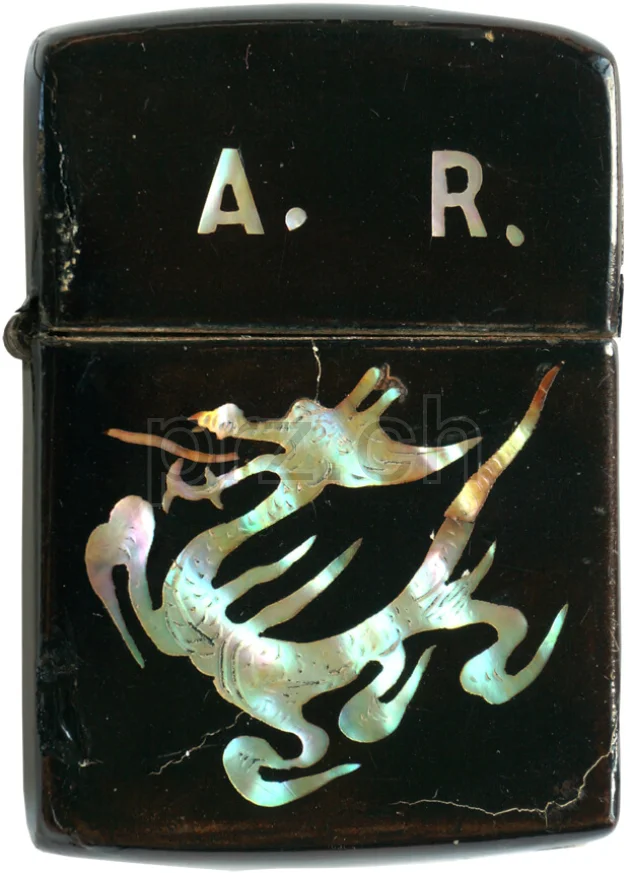 Vorderseite von Lacquer – «Nageon Chilgi», Modell three barrel hinge, round bottom, Jahr 1943 - 45, Bild 2