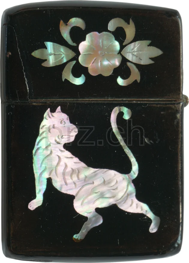 Vorderseite von Lacquer – «Nageon Chilgi», Modell three barrel hinge, round bottom, Jahr 1943 - 45, Bild 1