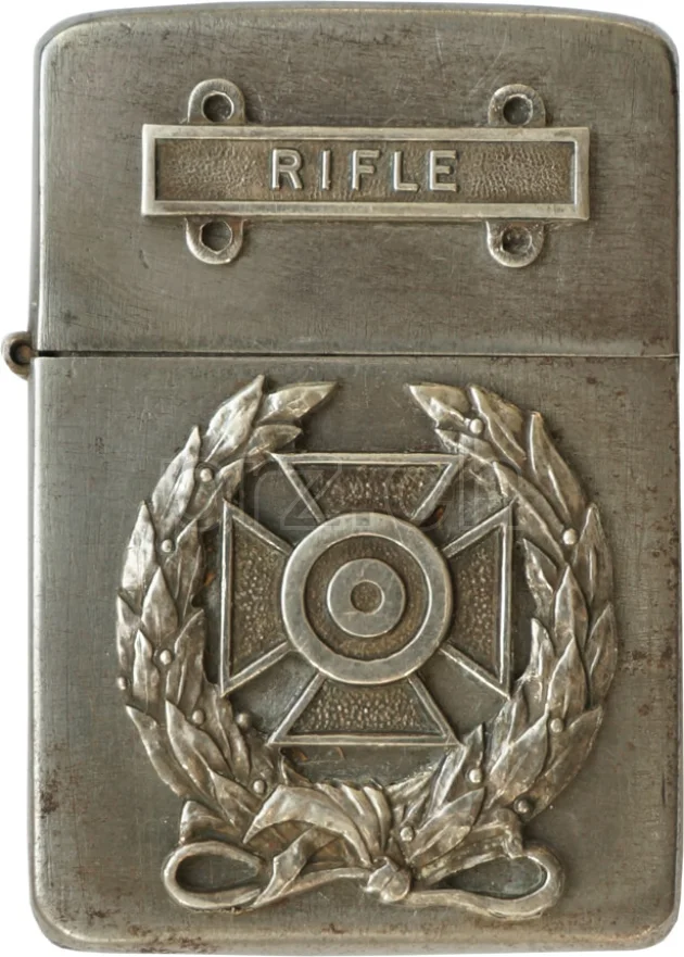 Vorderseite von U.S. Army – Marksmanship Badge, Modell four barrel hinge, flat bottom, Jahr 1942 - 43, Bild 1