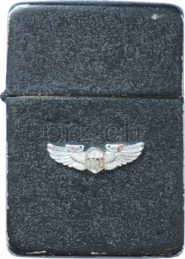Vorderseite von Black Crackle – U.S. Air Force Pilot Wings Insignia, Modell four barrel hinge, flat bottom, Jahr 1942 - 43, Bild 1