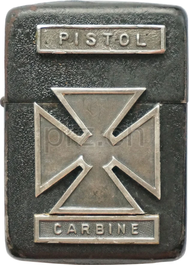 Vorderseite von Marksmanship Badge – Ernie Pyle, Modell four barrel hinge, flat bottom, Jahr 1942 - 43, Bild 1