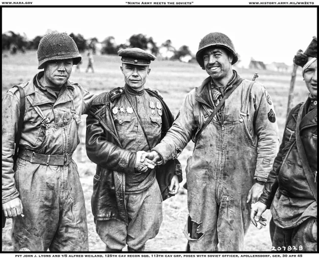 Vorderseite von Soviet Russian Army Officers Cap Badge Red Star, Modell three barrel hinge, round bottom, Jahr 1943 - 45, Bild 3