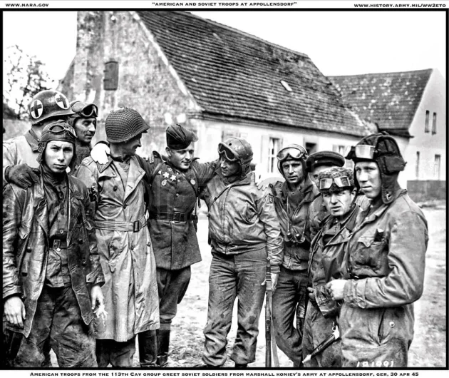 Vorderseite von Soviet Russian Army Officers Cap Badge Red Star, Modell three barrel hinge, round bottom, Jahr 1943 - 45, Bild 4