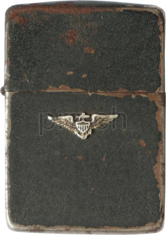 Vorderseite von Black Crackle – U.S. Navy Pilot Wings Insignia, Modell four barrel hinge, flat bottom, Jahr 1942 - 43, Bild 1