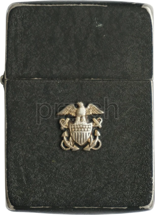 Vorderseite von Black Crackle – U.S. Navy Officers Insignia, Modell four barrel hinge, flat bottom, Jahr 1942 - 43, Bild 1